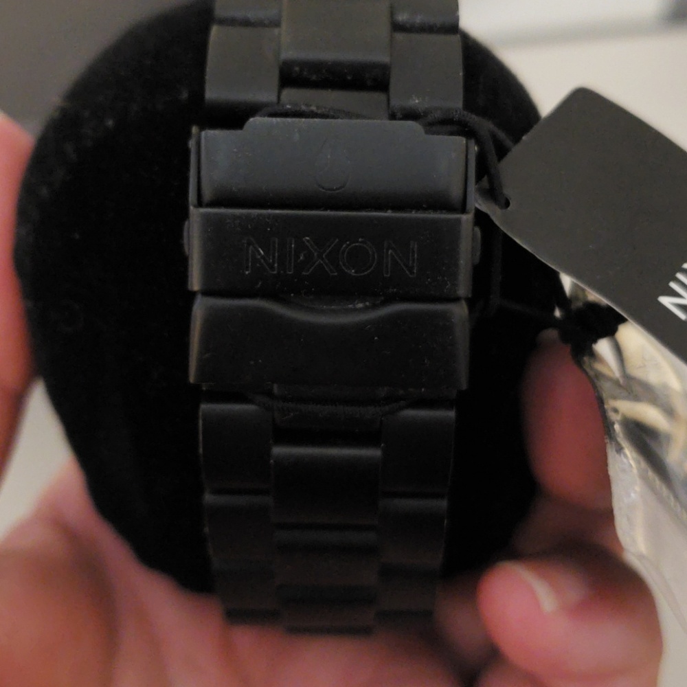 SOLD NWT Nixon watch - Picture 3 of 3